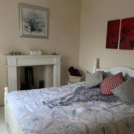 Stunning 2-Bed Apartment Above Schooners Bar Neath Exterior photo